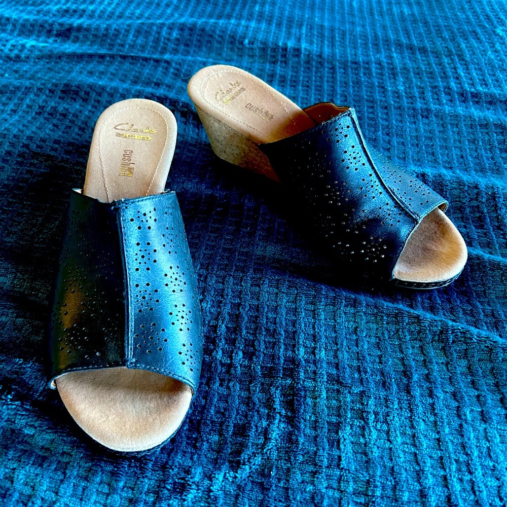 Clarks black wedge sandals with Cushion Soft insole.  Size 11M